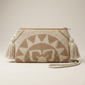 Bolso de mano artesanal con textura bordada en relieve, diseño de sol en tonos crema y arena con borlas laterales y cordón trenzado.