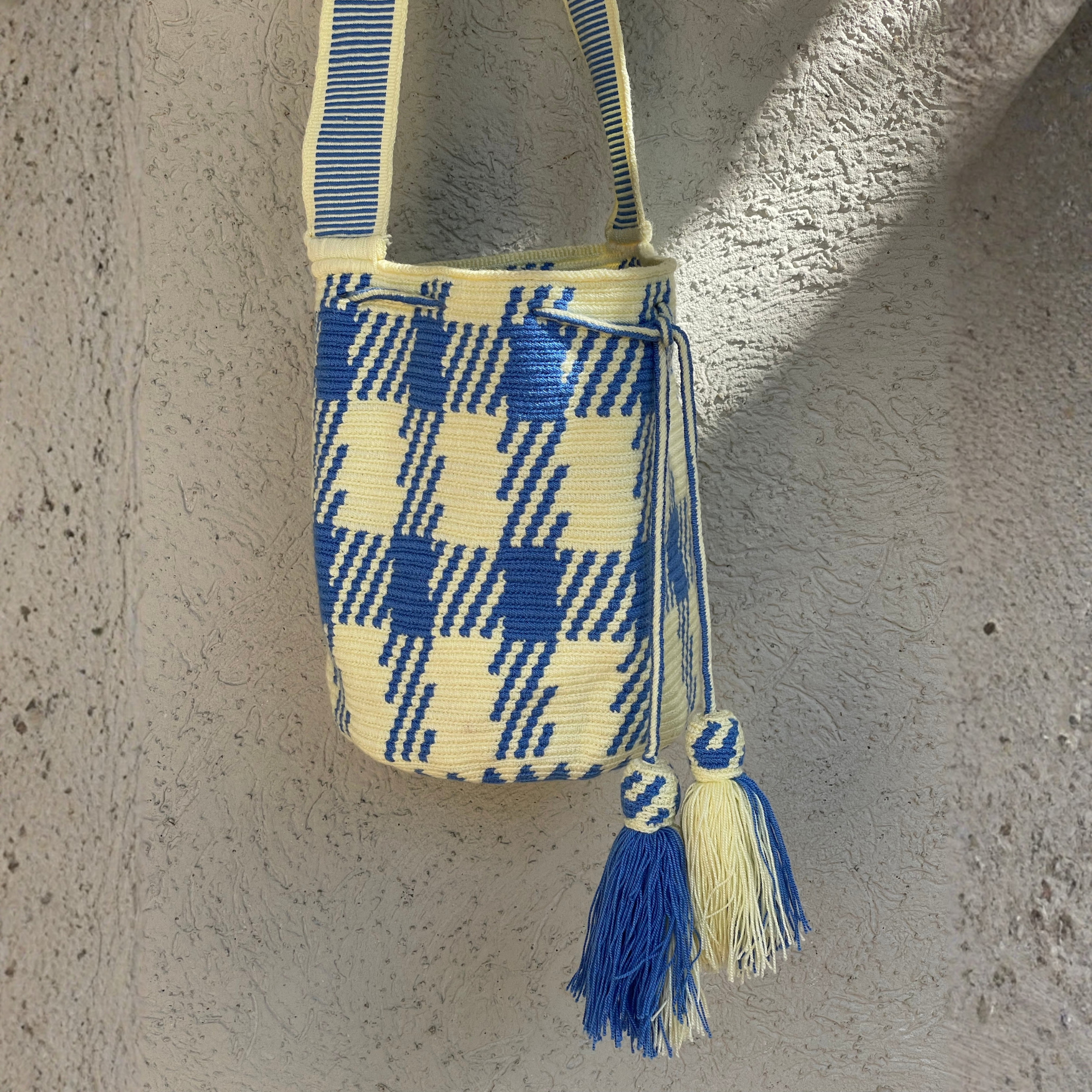 Mochila Azul con amarillo