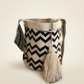 Mochila Wayuu Original - Diseño de Ondas en Zigzag Monocromático