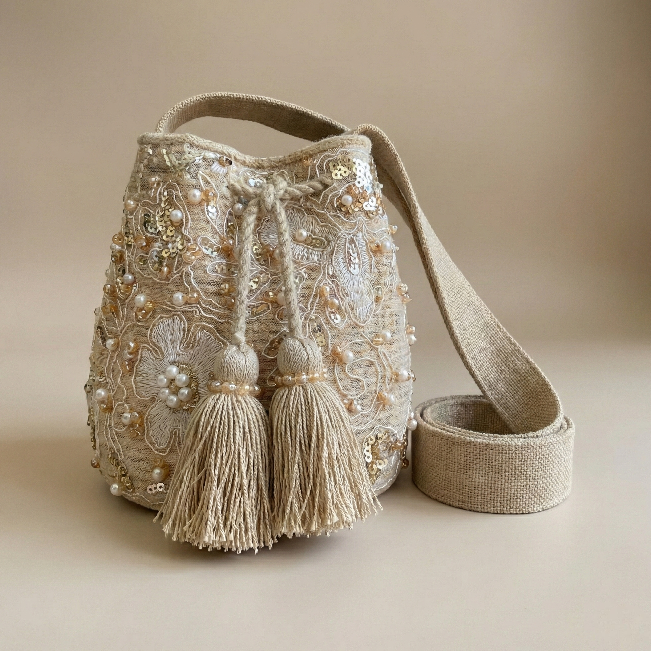 Mochila Wayuu de Gala - Edición Joya con Encaje y Pedrería